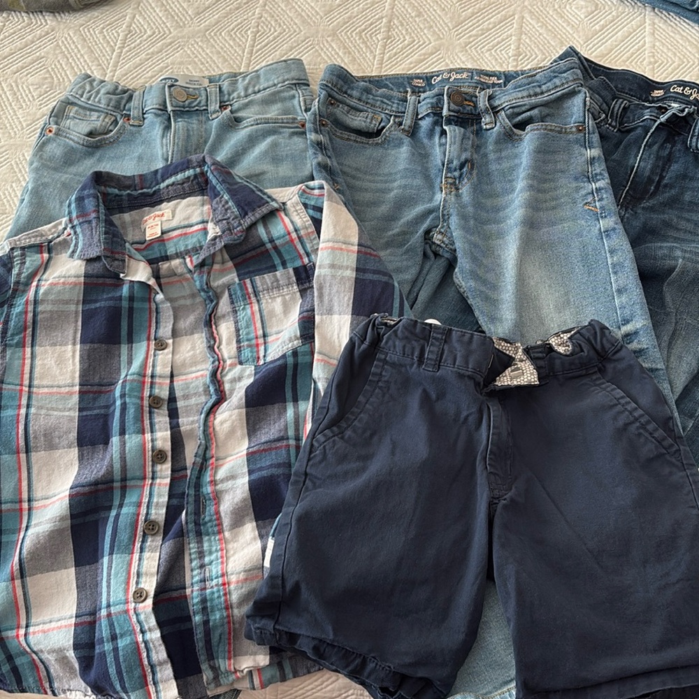 Bundle of  6 pieces boys clothing size 7/8